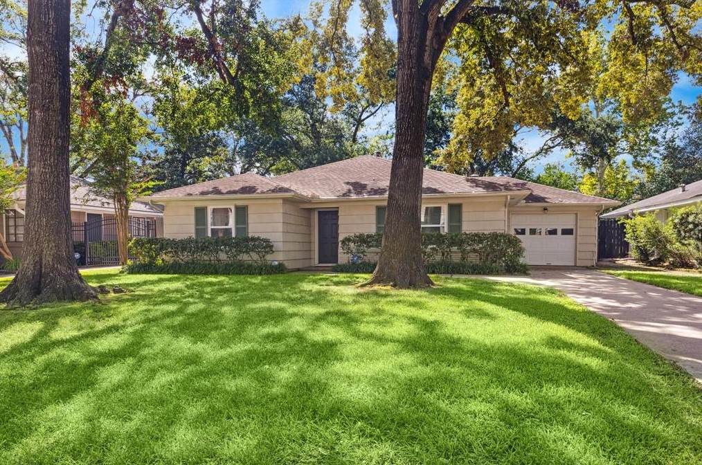 3919 Main St, Houston TX  77009-6148 exterior