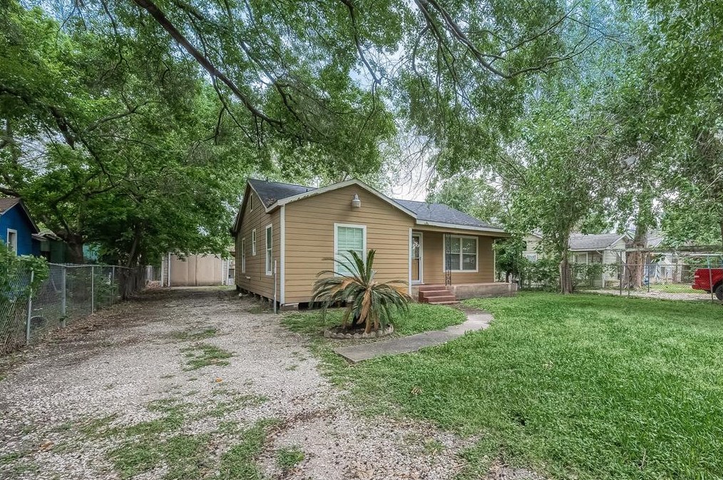 1014 Westford St, Houston, TX 77022-6344