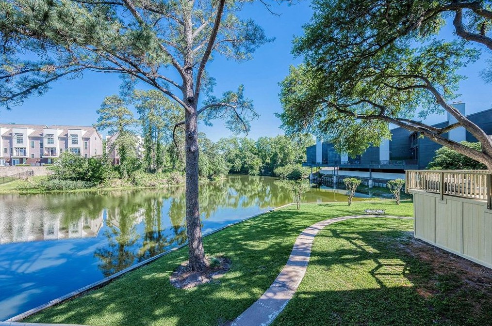 8800 Woodway Dr, Houston TX  77063-2311 exterior