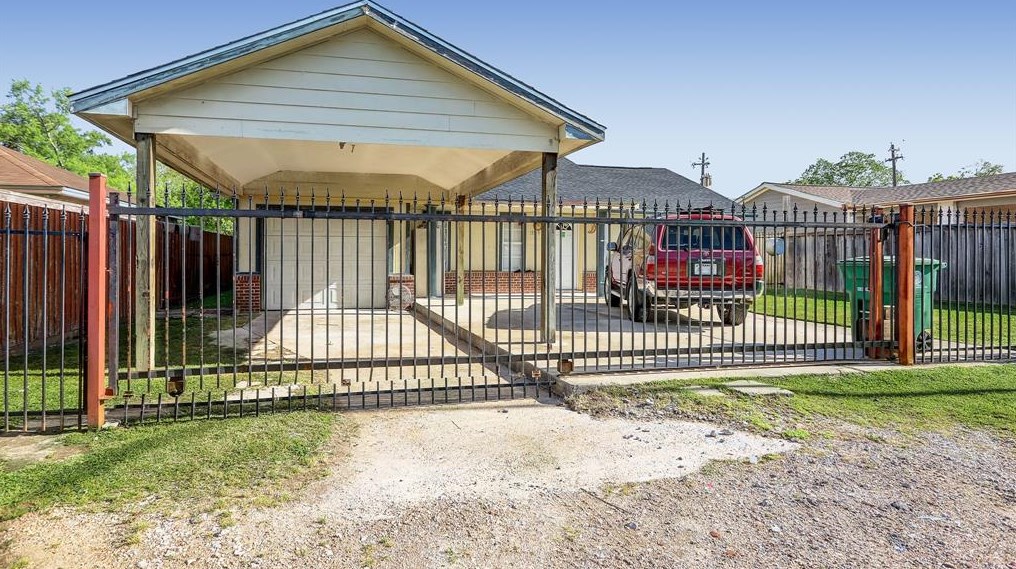 13529 Bandera St, Houston, TX 77015-4403