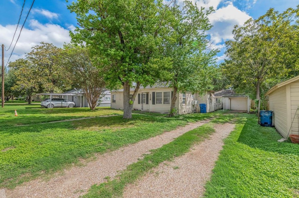 1116 Kettler St, White Hall, TX 77868