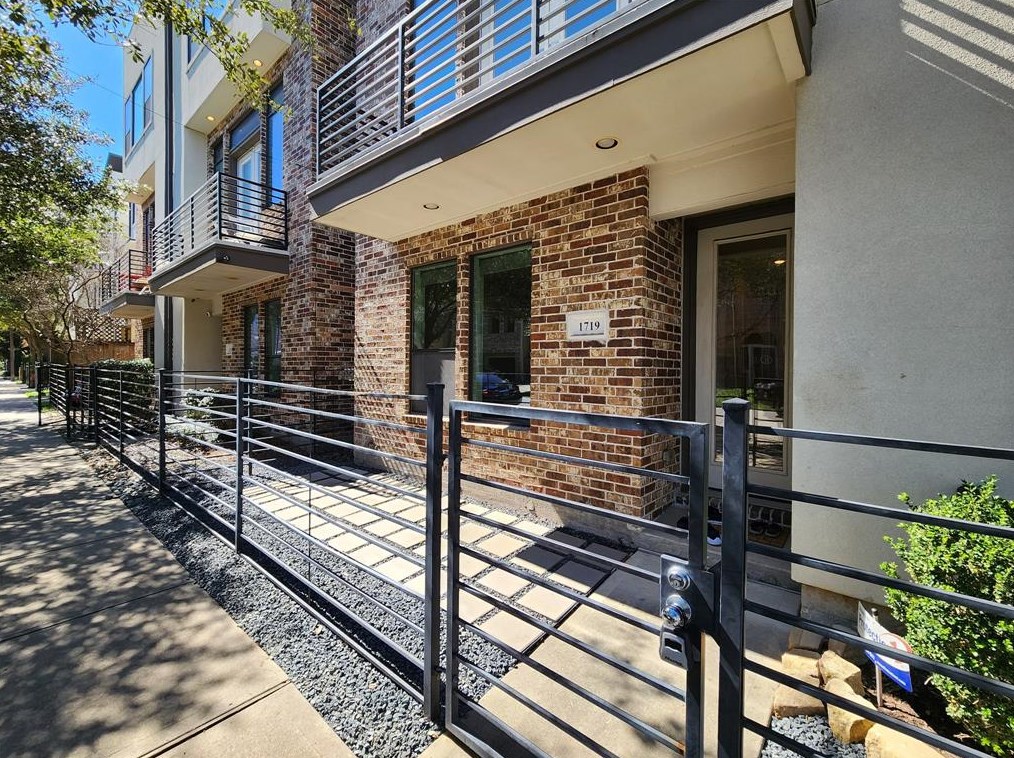 1719 Silver St, Houston, TX 77007