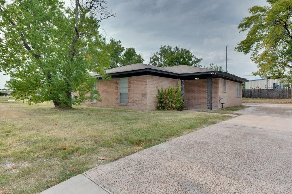 2411 Woodgate St, Houston, TX 77039
