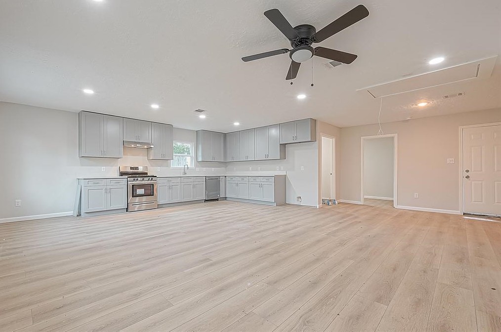 709 Burke Rd, Pasadena, TX 77506