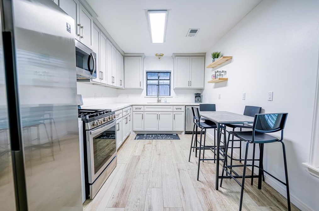 2022 Mcclendon St, Houston TX  77030-2118 exterior