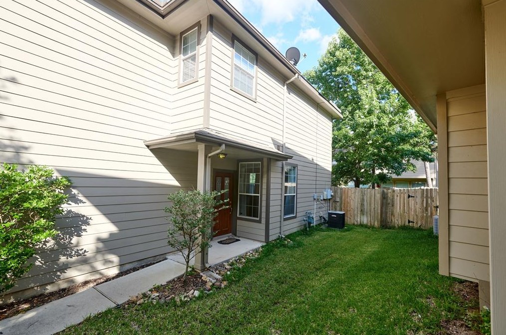 7 Wickerdale Pl, Spring TX  77382-1674 exterior