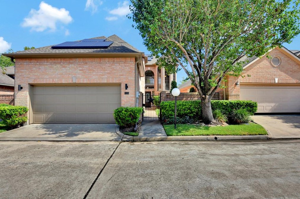 8034 Oakwood Hollow St, Houston, TX 77040-4454