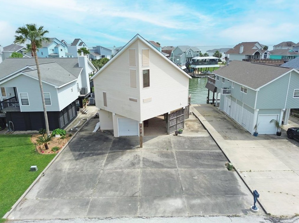 1005 Long Reach Dr, Galveston, TX 77554