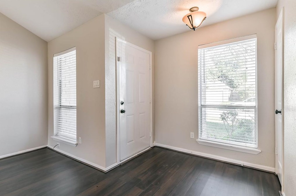 1126 Oxford Dr, Pearland, TX 77584