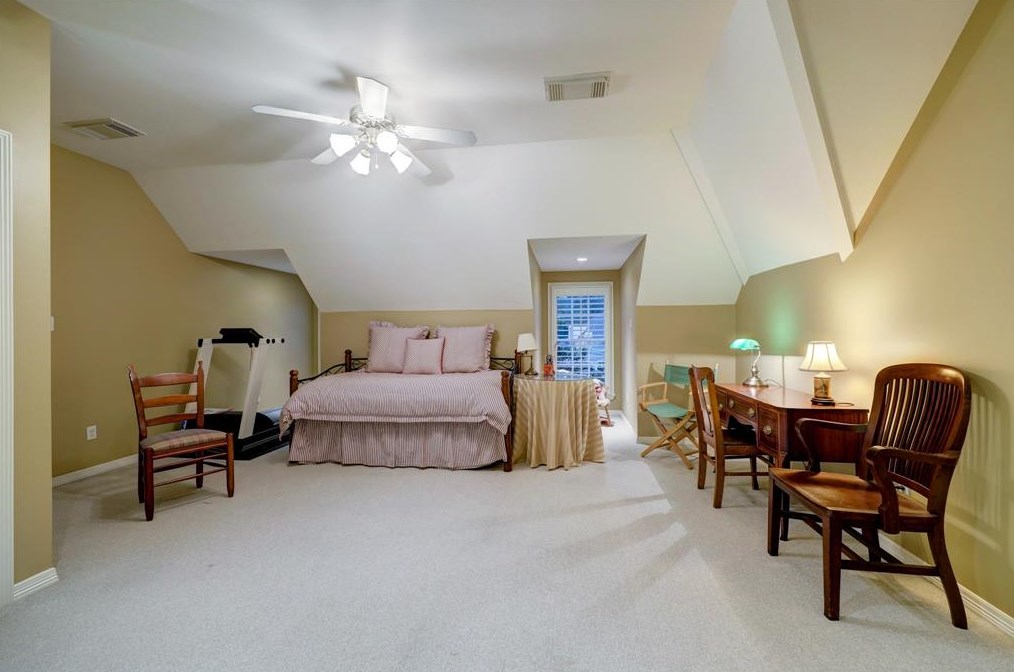 76 Broad Oaks Dr, Houston TX  77056-1201 exterior