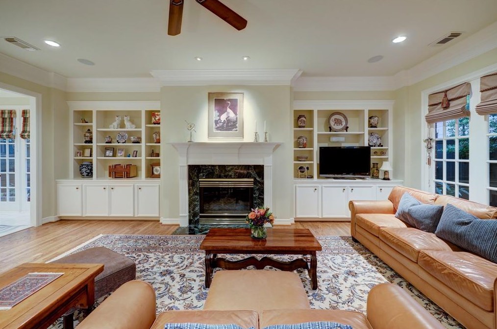 76 Broad Oaks Dr, Houston TX  77056-1201 exterior