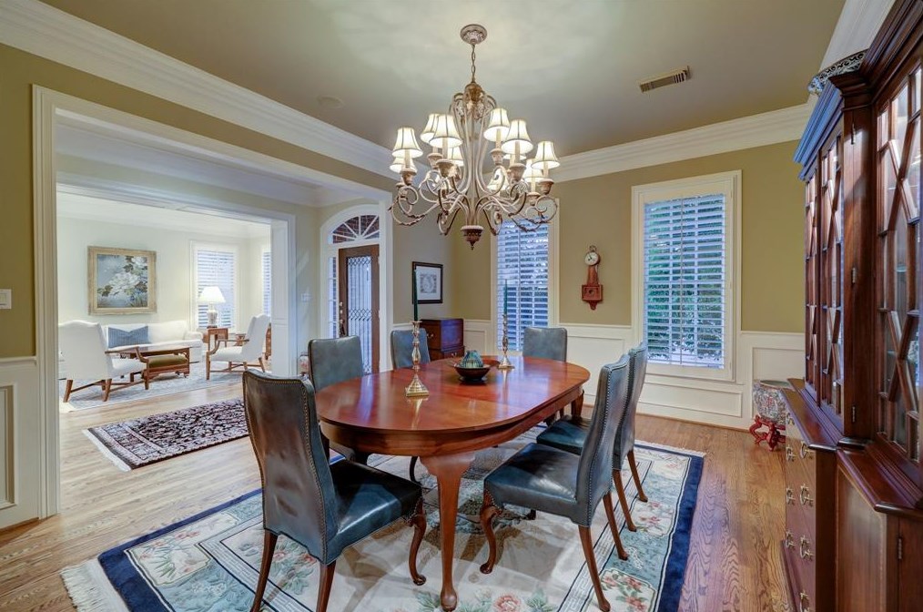 76 Broad Oaks Dr, Houston TX  77056-1201 exterior