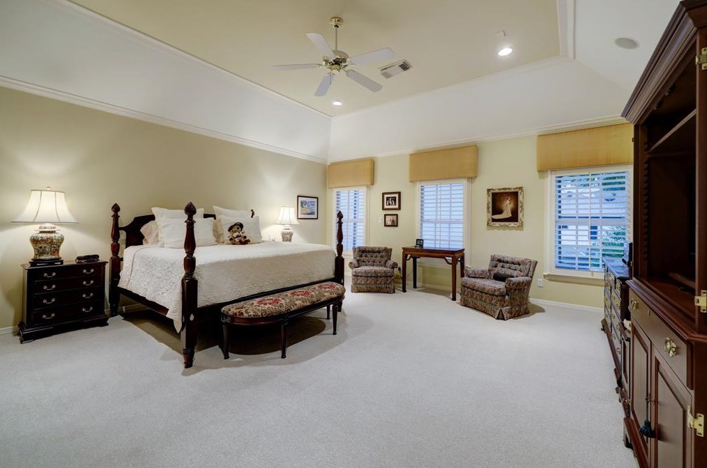 76 Broad Oaks Dr, Houston TX  77056-1201 exterior