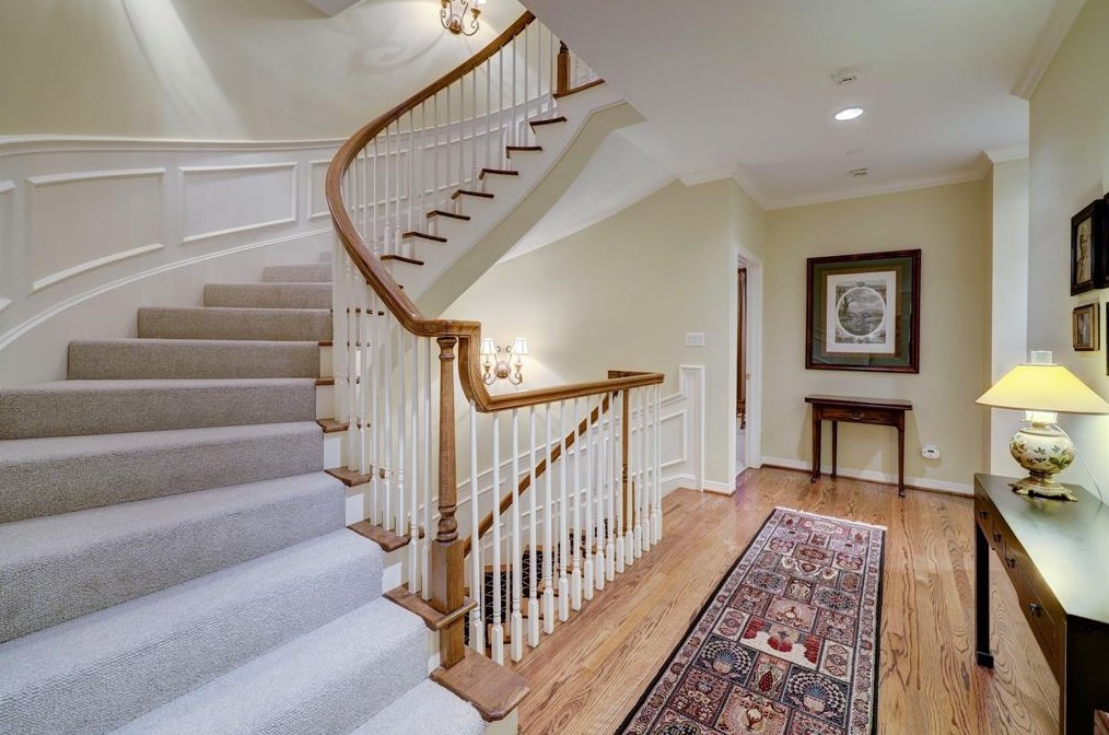 76 Broad Oaks Dr, Houston TX  77056-1201 exterior