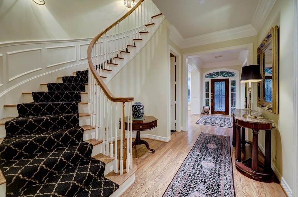 76 Broad Oaks Dr, Houston TX  77056-1201 exterior