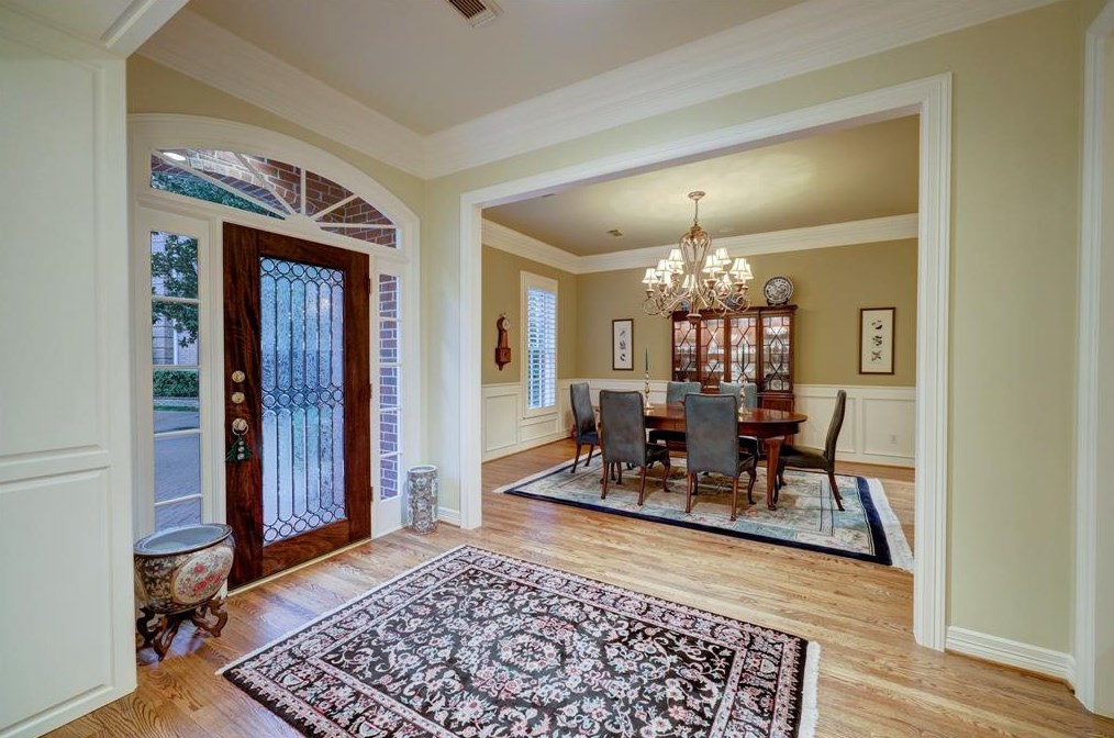 76 Broad Oaks Dr, Houston TX  77056-1201 exterior