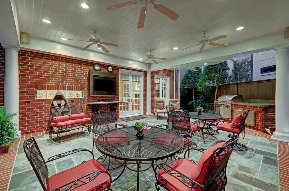 76 Broad Oaks Dr, Houston TX  77056-1201 exterior