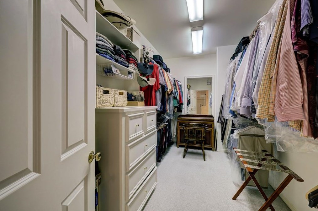 76 Broad Oaks Dr, Houston TX  77056-1201 exterior