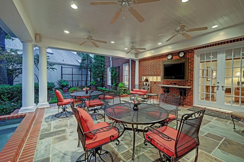 76 Broad Oaks Dr, Houston TX  77056-1201 exterior