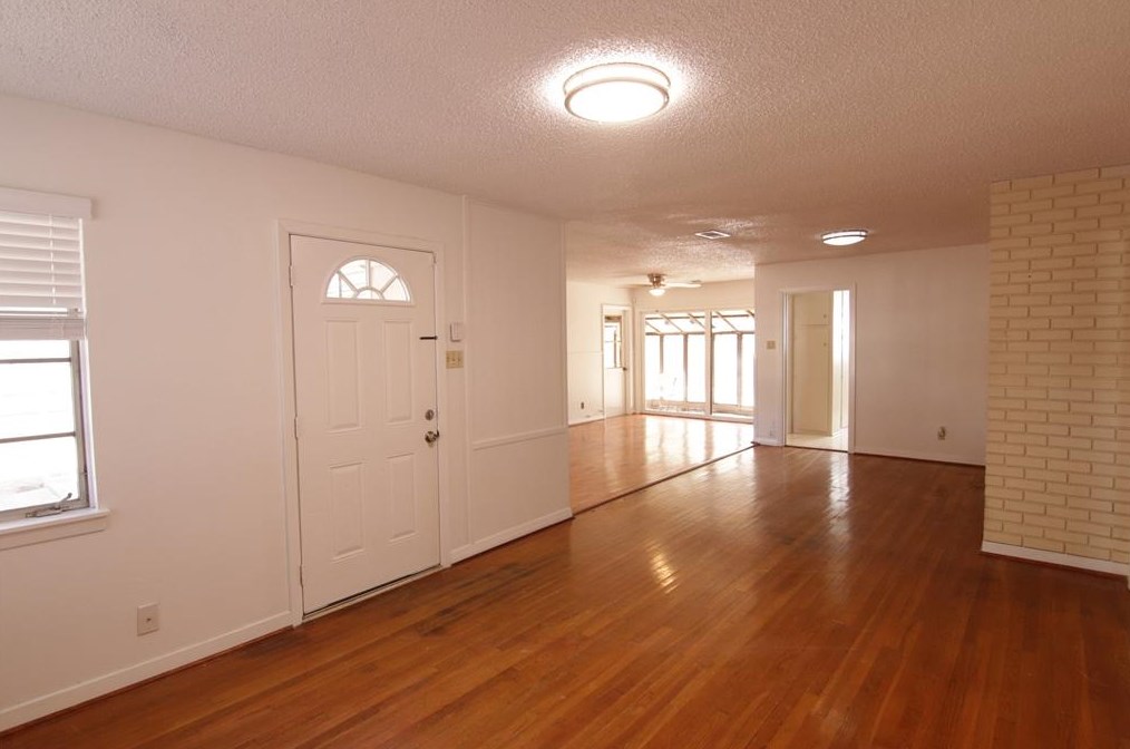 2038 Marnel Rd, Houston TX  77055-1445 exterior