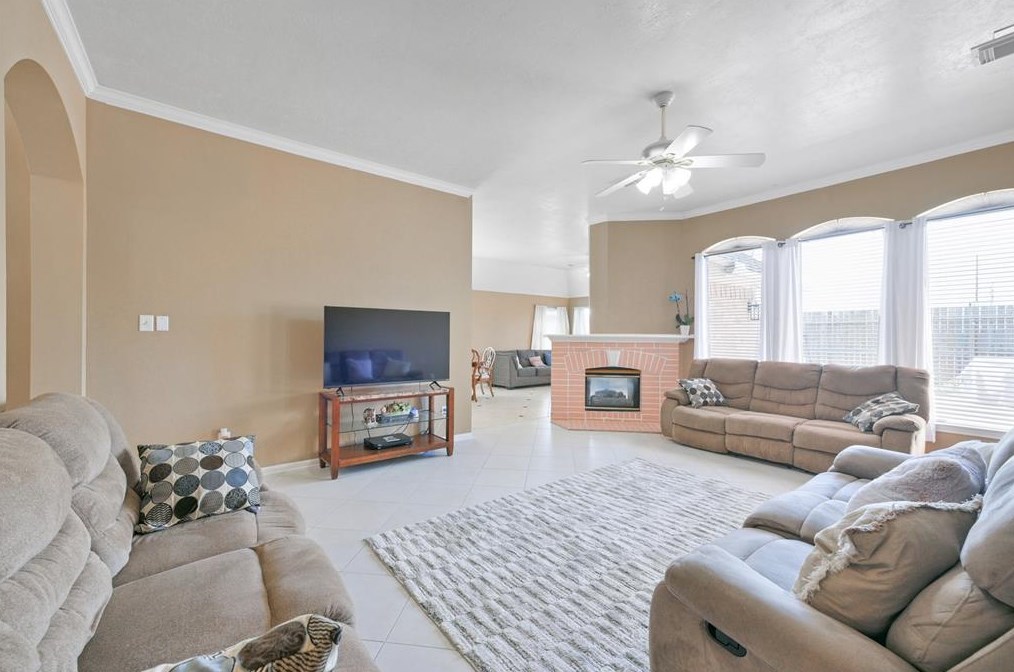 9415 Barretts Glen Ct, Houston, TX 77065-4042