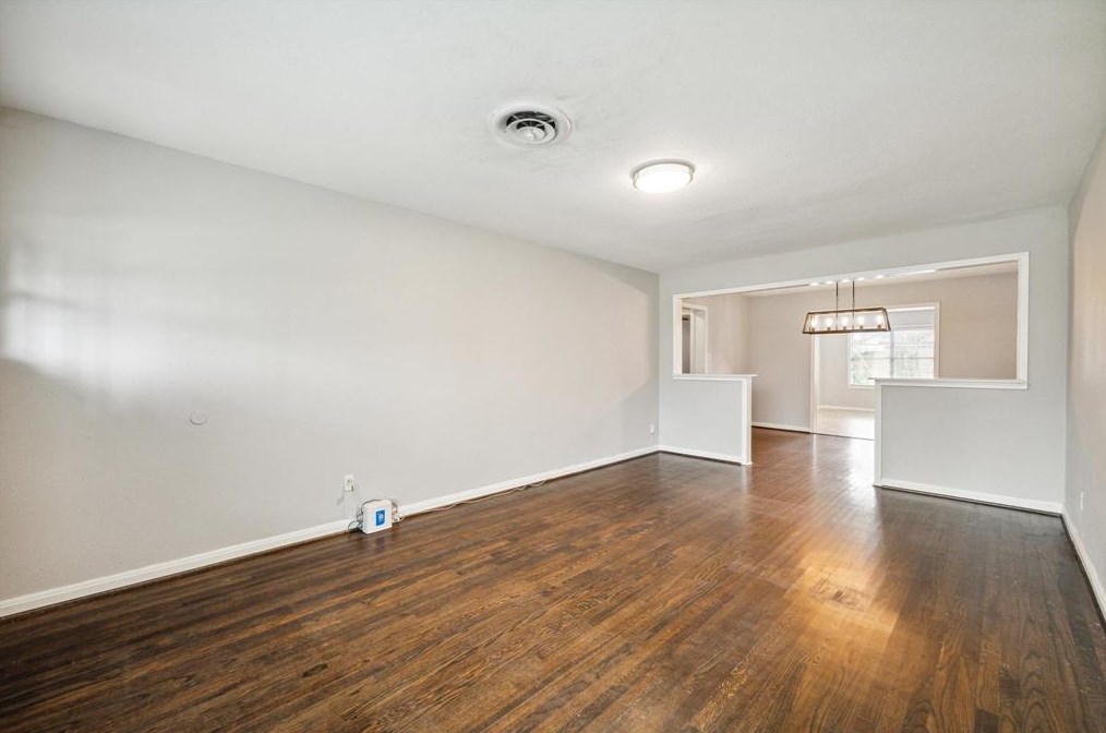 1355 Gardenia Dr, Houston, TX 77018