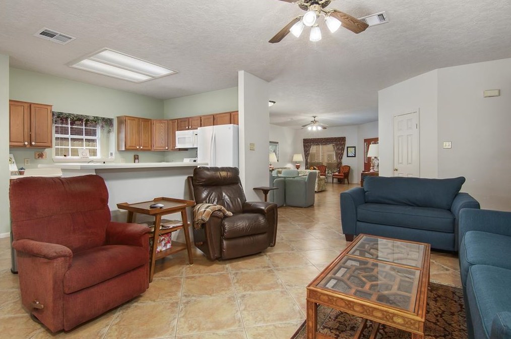 4251 Armand Vw Dr, Pasadena TX 77505-4469 exterior