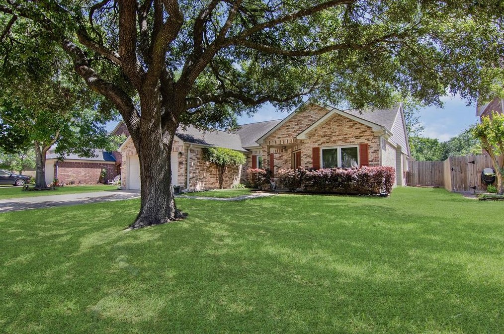 4251 Armand View Dr, Pasadena, TX 77505-4469