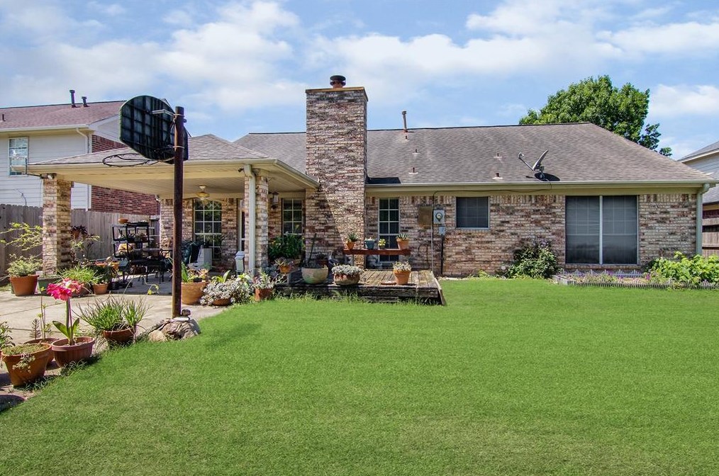 4251 Armand Vw Dr, Pasadena TX 77505-4469 exterior