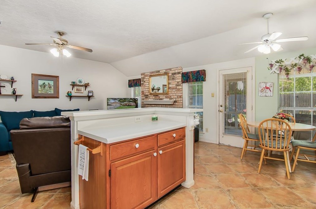 4251 Armand Vw Dr, Pasadena TX 77505-4469 exterior