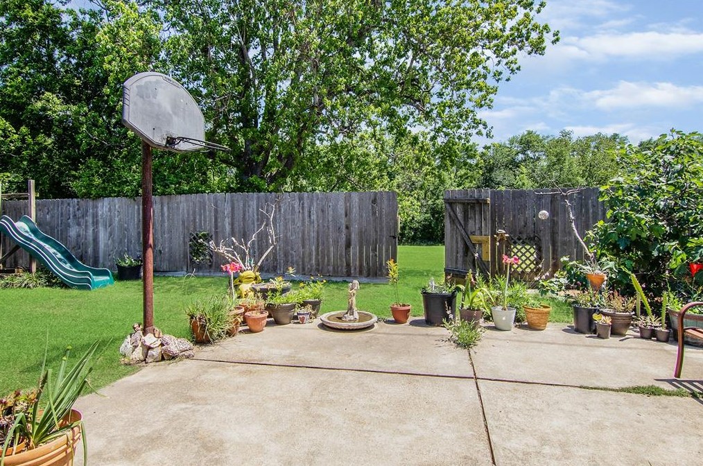 4251 Armand Vw Dr, Pasadena TX 77505-4469 exterior