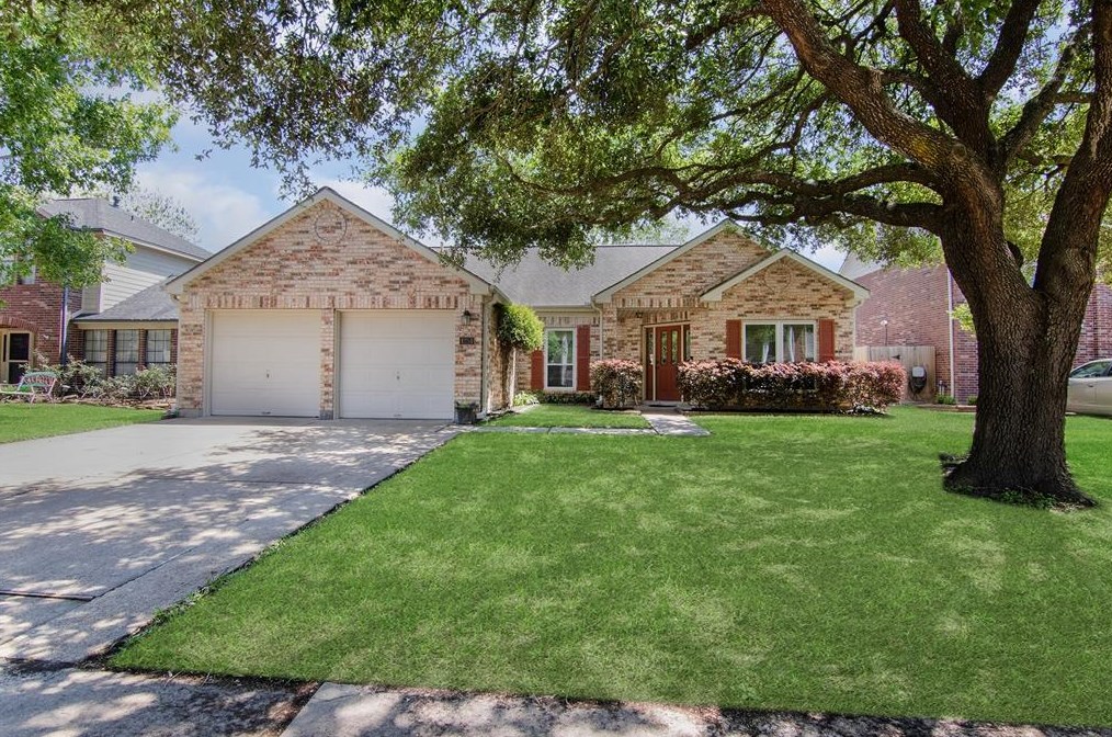 4251 Armand Vw Dr, Pasadena TX 77505-4469 exterior