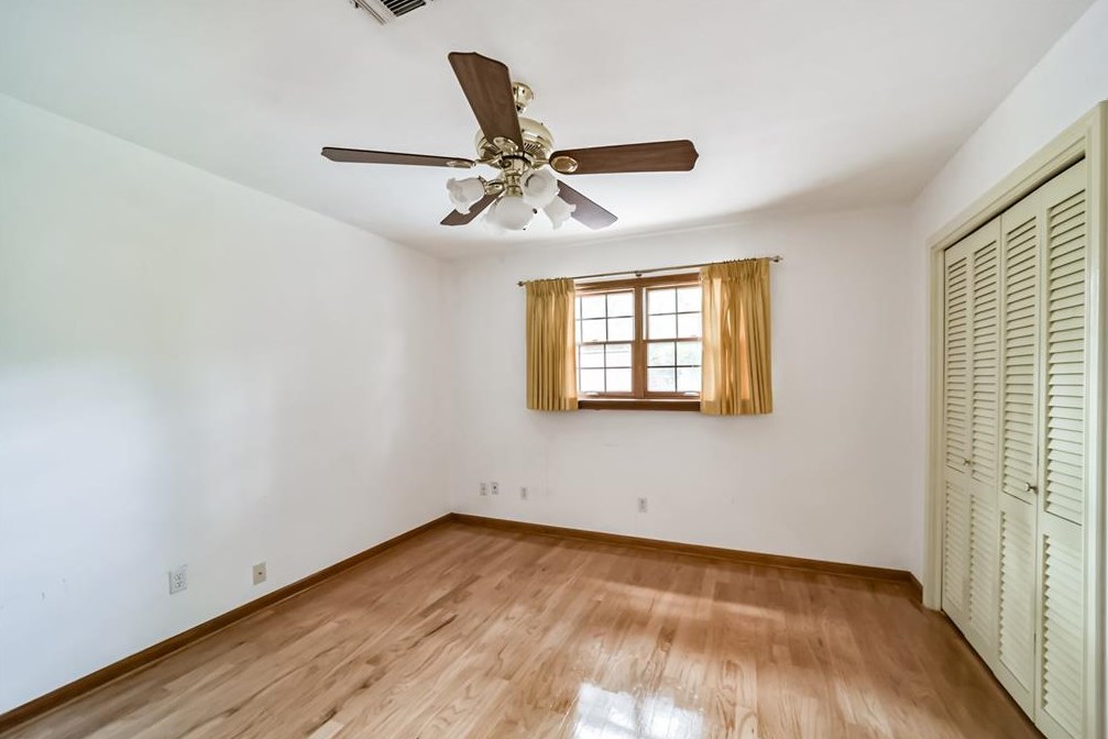 5906 Foresthaven Dr, Houston TX  77066-2407 exterior