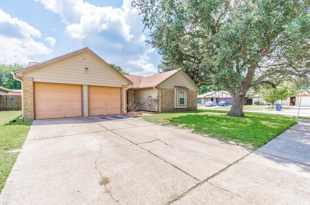 4206 Shawnee St, Baytown, TX 77521-9776