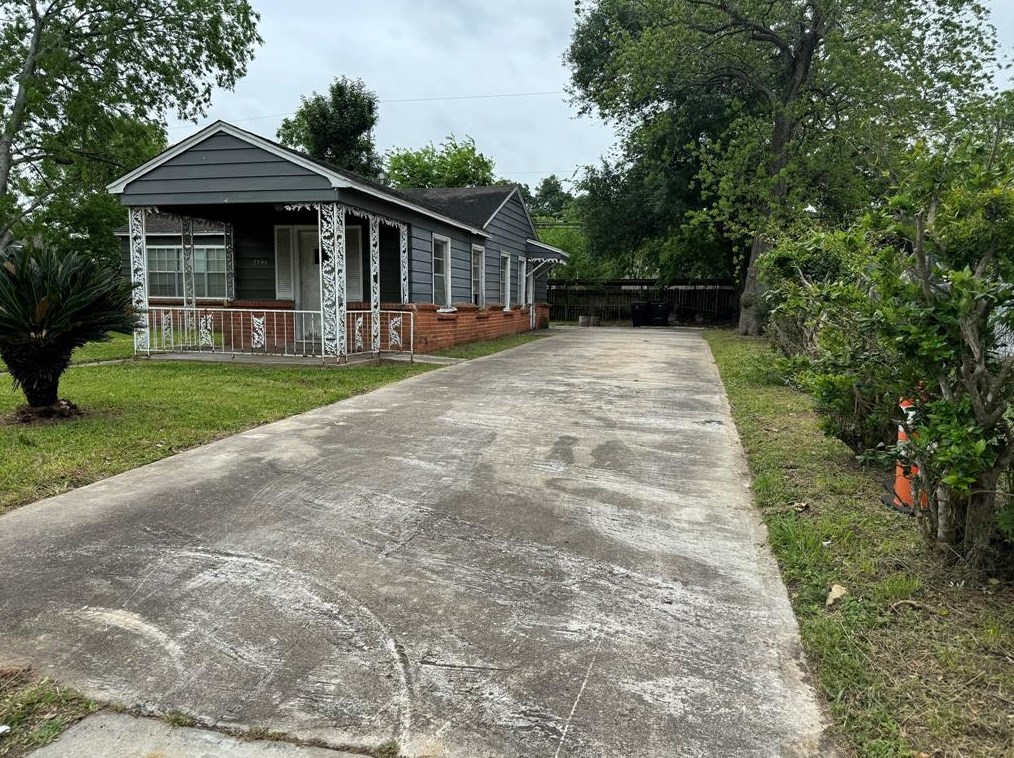 7340 La Paseo St, Houston, TX 77087-5333