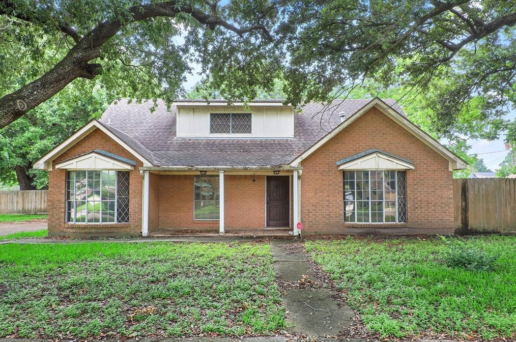 1301 Minchen Dr, Deer Park, TX 77536