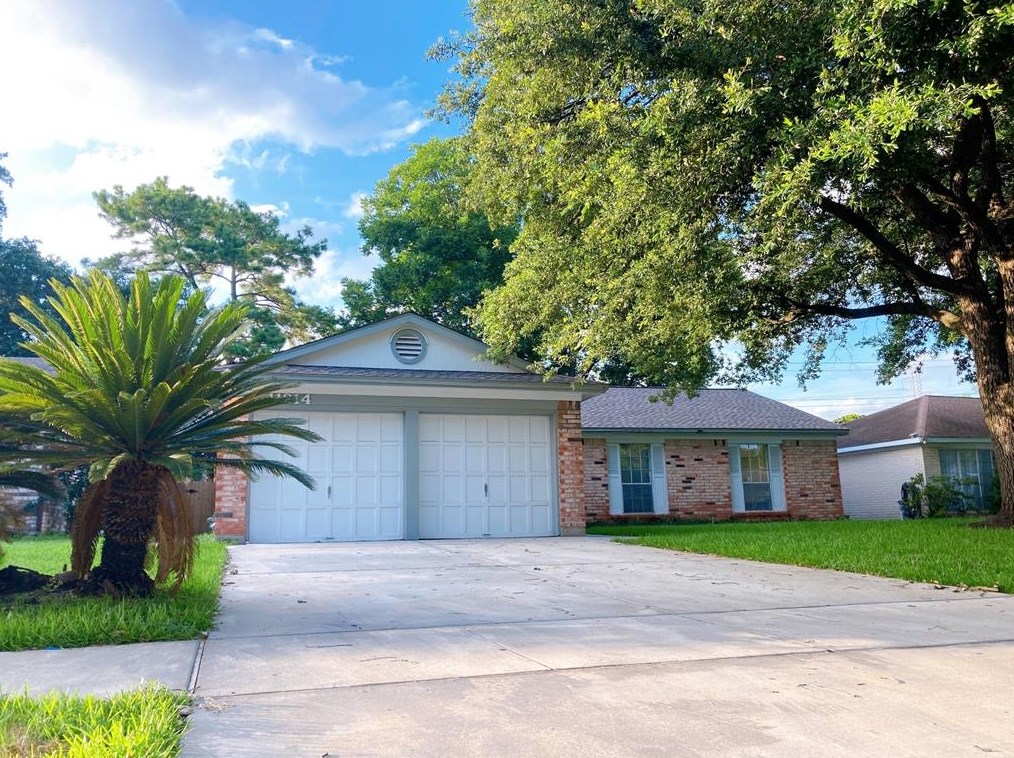 11214 Sharpview Dr, Houston, TX 77072