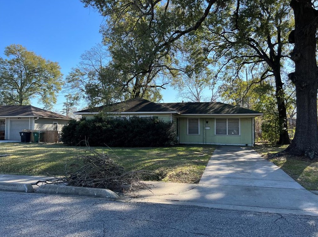 13306 Indianapolis St, Houston, TX 77015-3621