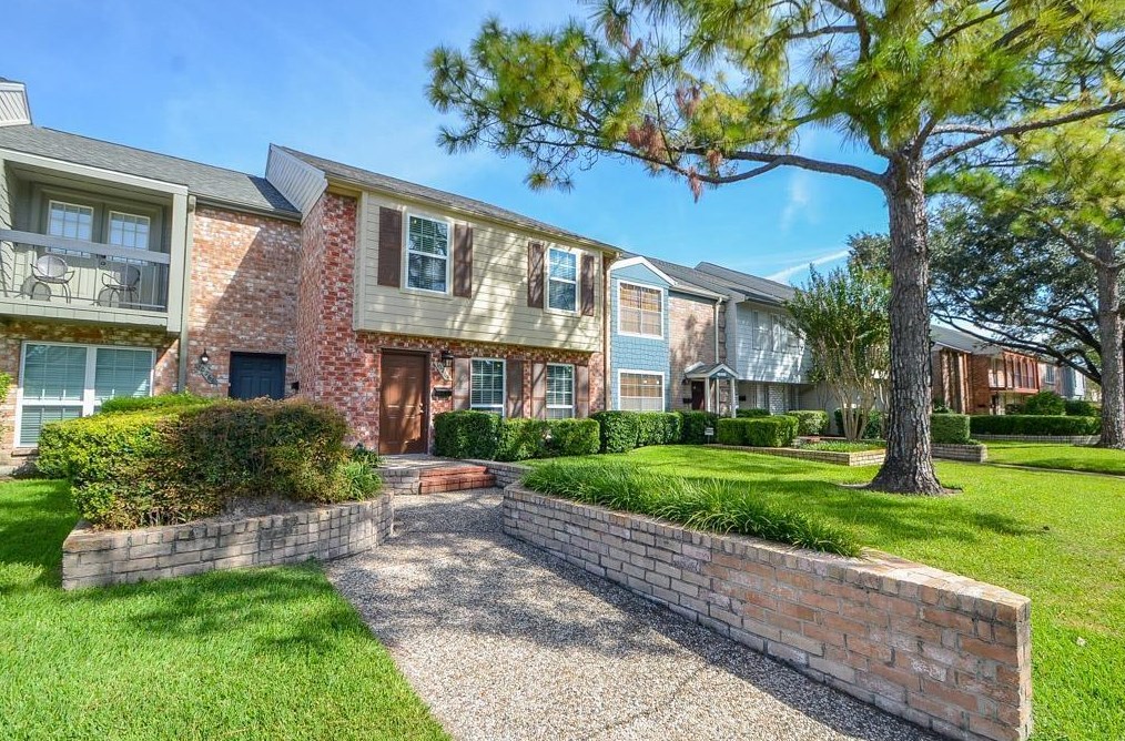 10264 Briar Forest Dr, Houston TX  77042-2452 exterior