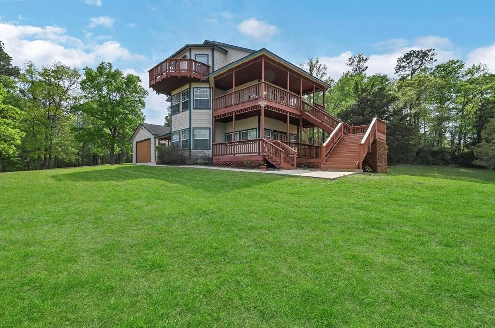 401 Paradise Dr, Stephen Creek, TX 77331