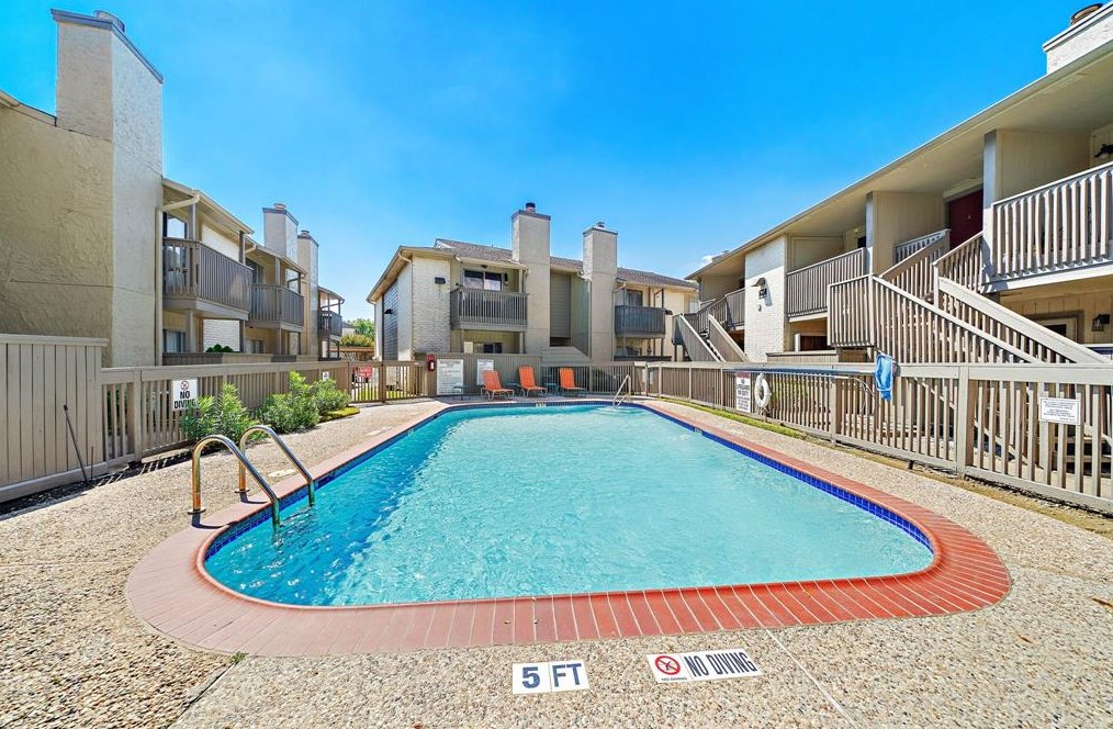 1900 Bay Area Blvd, Houston TX 77058-2109 exterior