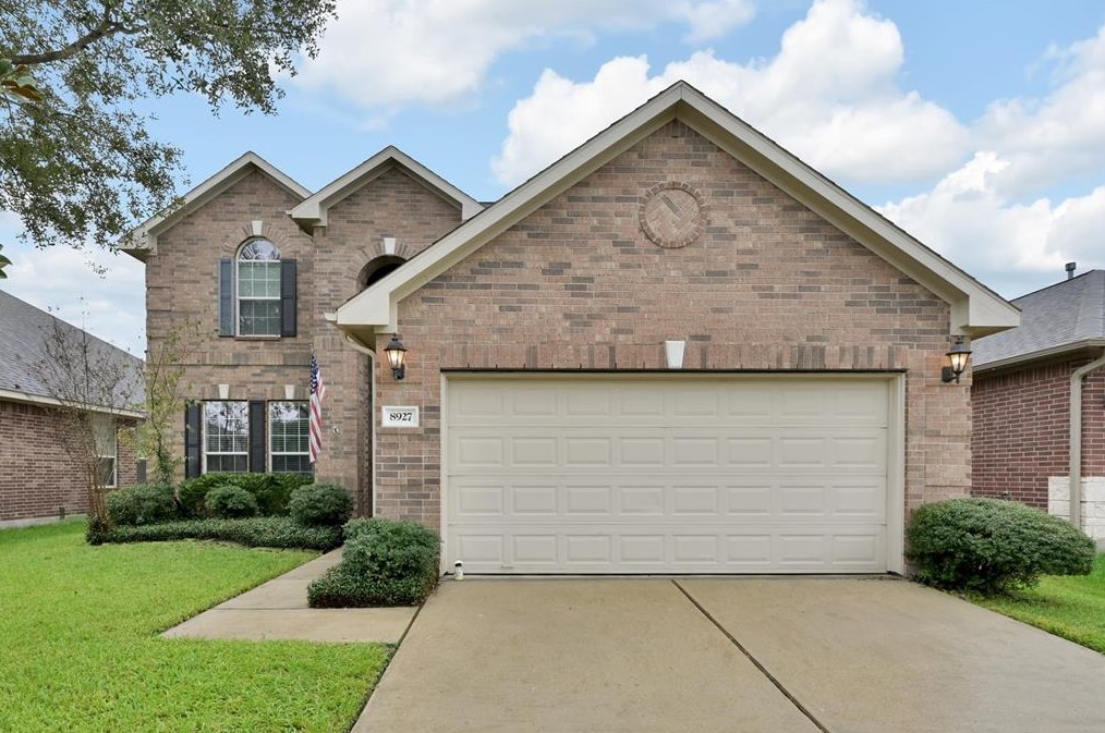 8927 Headstall Dr, Tomball, TX 77375