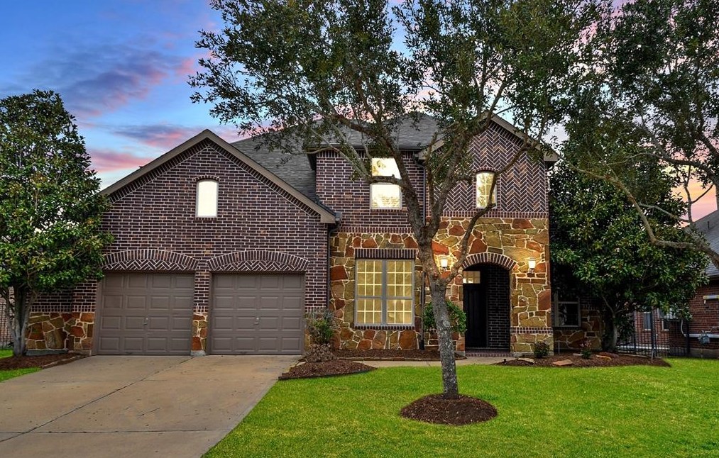 7915 Lake Commons Dr, Richmond, TX 77469-1695