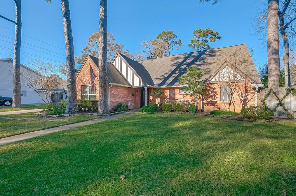 13170 Barryknoll Ln, Houston, TX 77079-3605