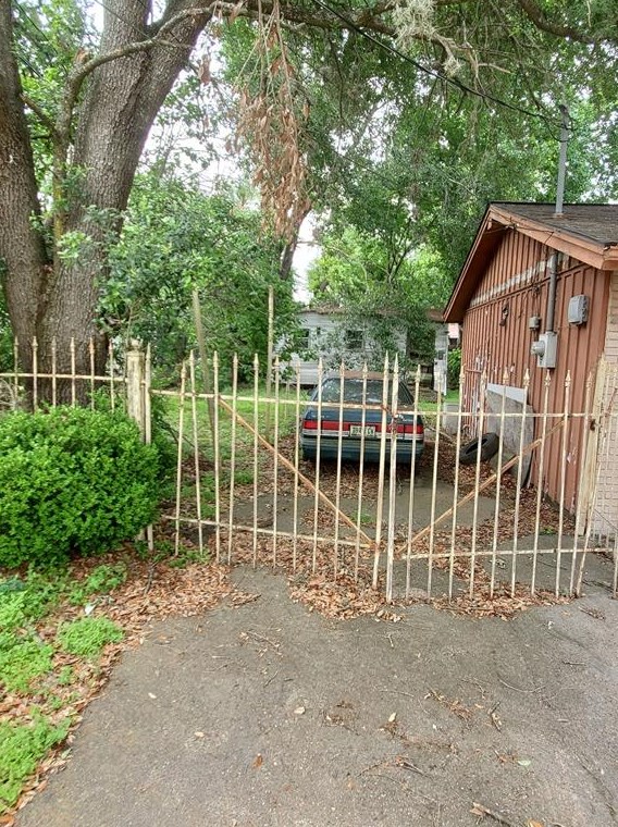 10434 Bretton Dr, Houston TX  77016-3222 exterior