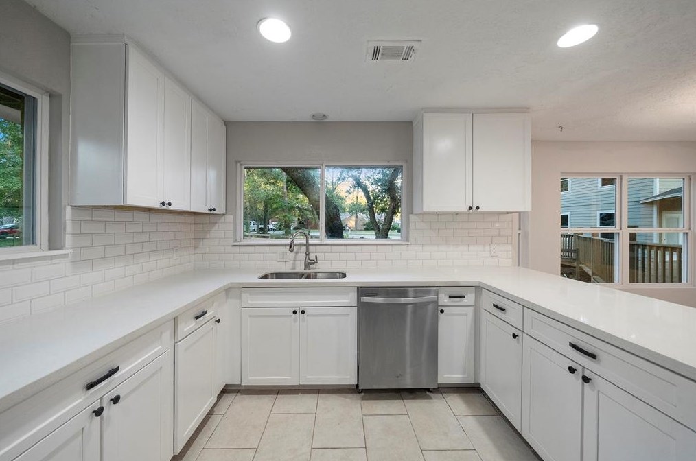81 Oak Grove Ln, Conroe, TX 77304-2515