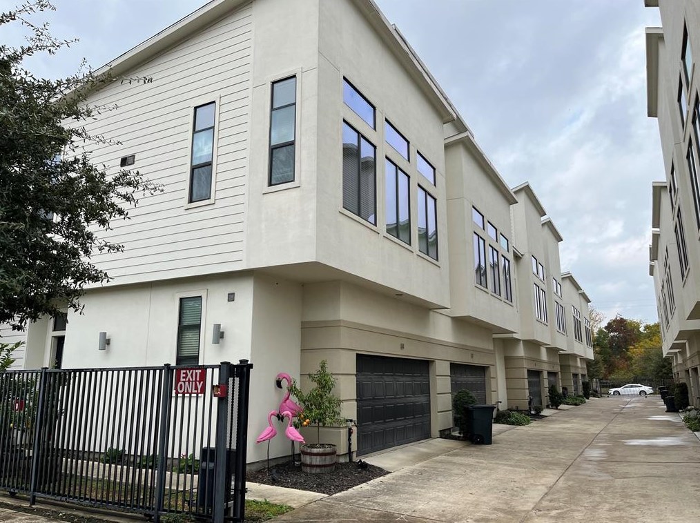 82 N Hutcheson St, Houston, TX 77003