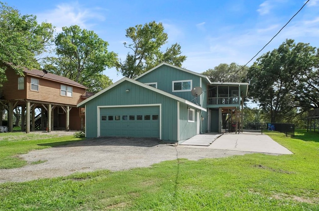 2108 County Road 243, Bay City, TX 77414-7731