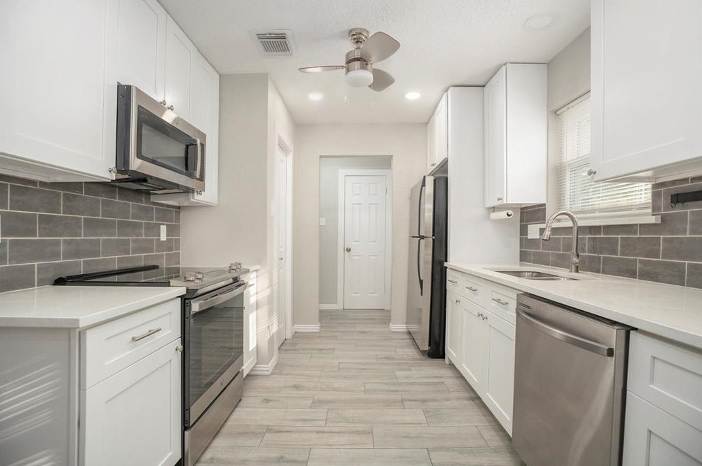 702 Reynolds Ave, League City, TX 77573