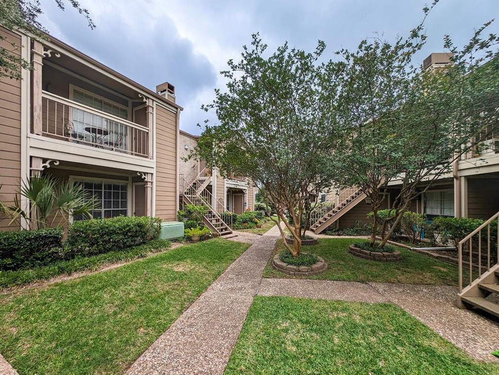 1860 White Oak Dr Apt 323, Houston, TX 77009